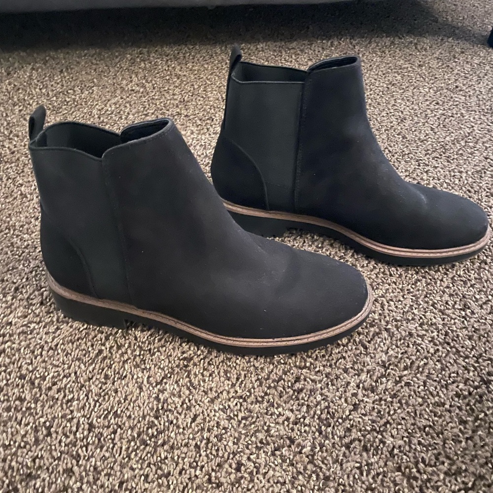 Women’s boots size 8.5